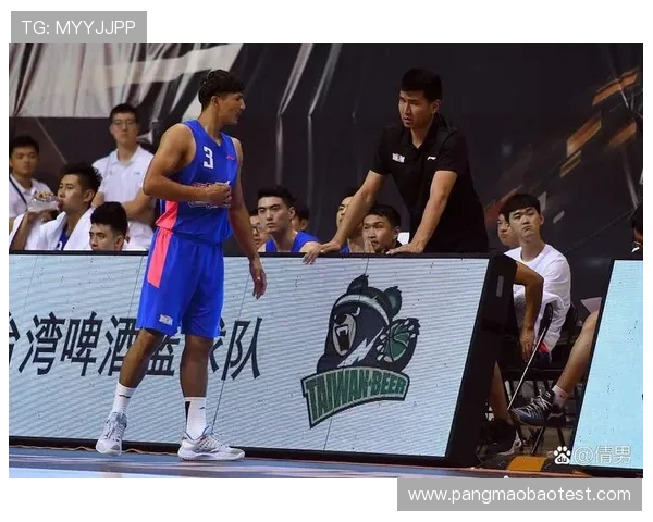 中国球员杨瀚森在NBA选秀大会首轮第16顺位被选中创造历史